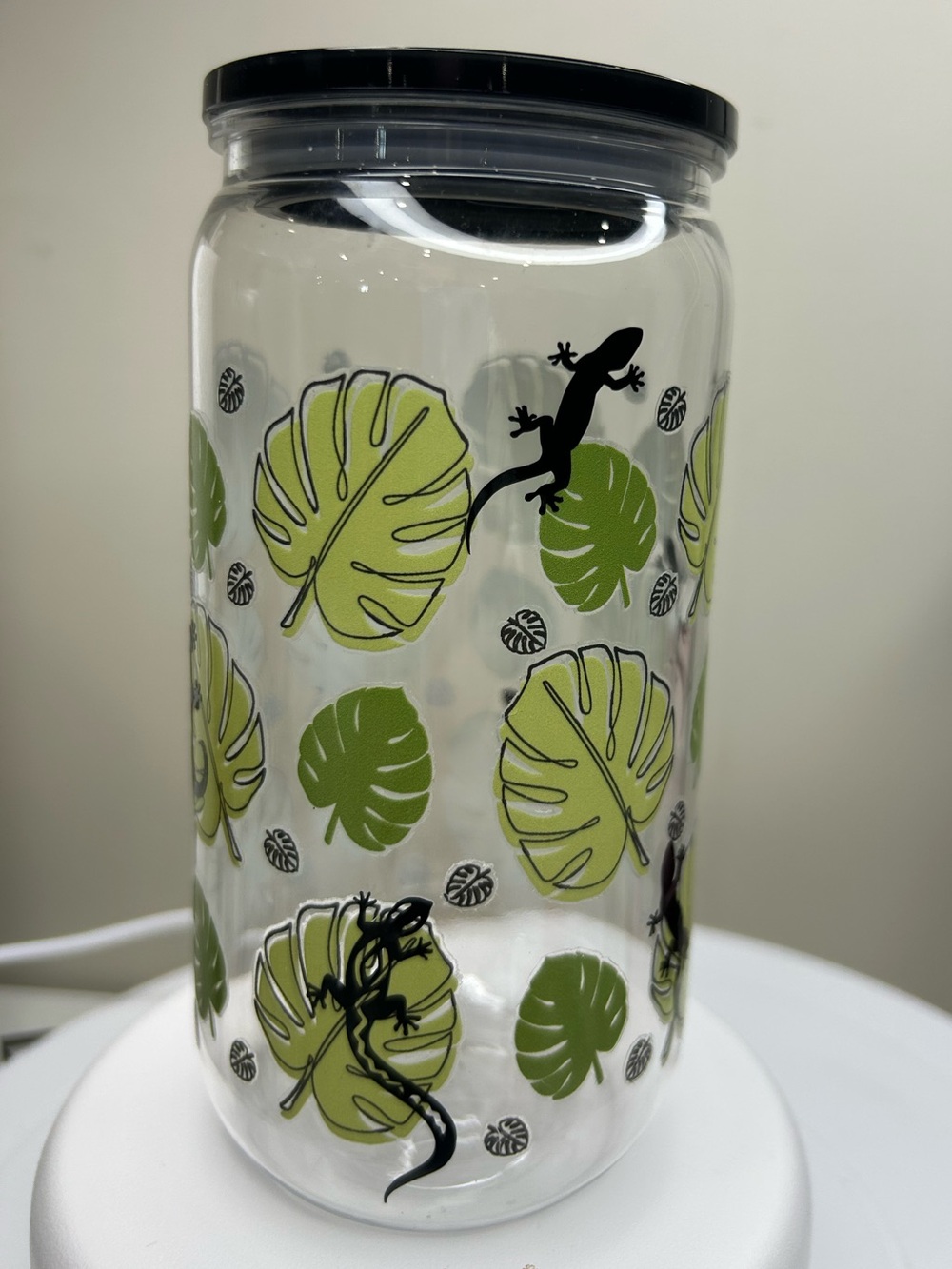 16oz Tumbler with Lime Green Monstera Leaves and Black Geckos